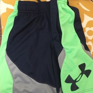 Under armour size small shorts